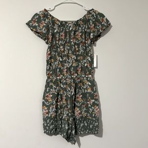 SO Junior’s Off-the-Shoulder Green Romper w/ Floral Print